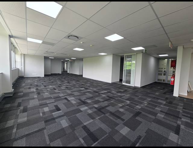665M² OFFICE TO LET IN MAGALIESSIG